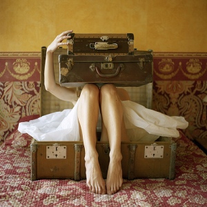 vintage-suitcases-magazine-photo
